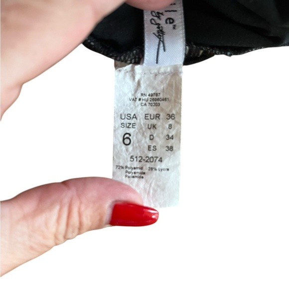 Profile by Gottex One-Piece VNeck Ruffle Supportive Tummy Control Swimsuit SZ 6 - Picture 9 of 10